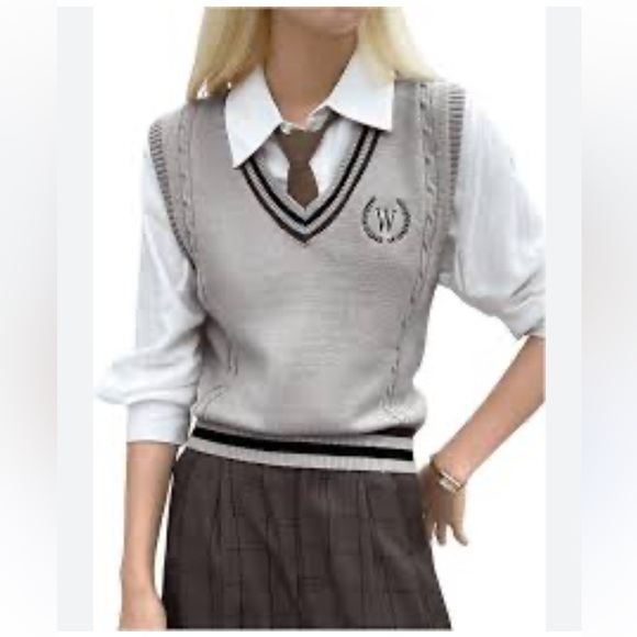 Buffalo David Bitton Sweaters - Women’s Buffalo VTG Knit Preppy -Logo -Crest Collegiate Sweater Vest -EUC Sz L